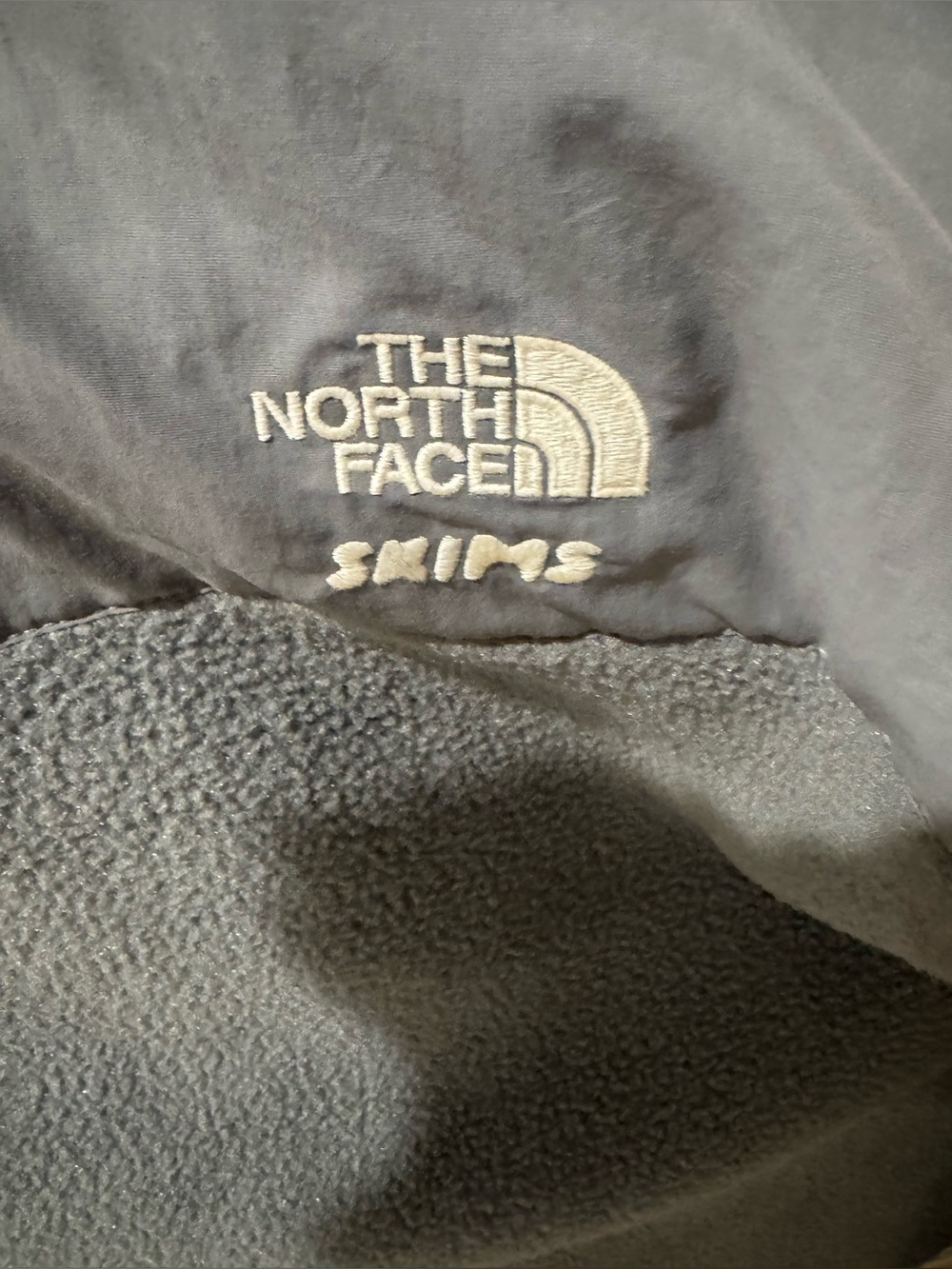 The North Face x SKIMS 1995 Denali Fleece Jacket Gunmetal. Sz XS. New with tag - Picture 4 of 5